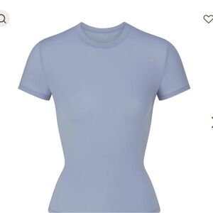 NWT Skims Fits Everybody T-shirt
